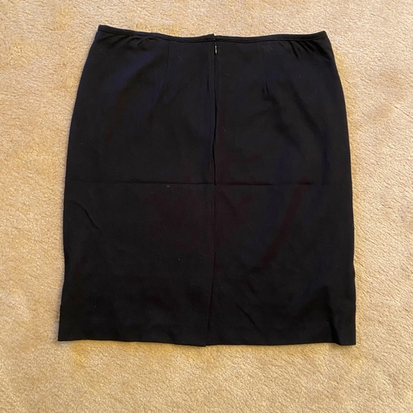 🍁Chico’s “So Slimming” Black Knit Skirt, Size 3 (16) - Picture 6 of 7
